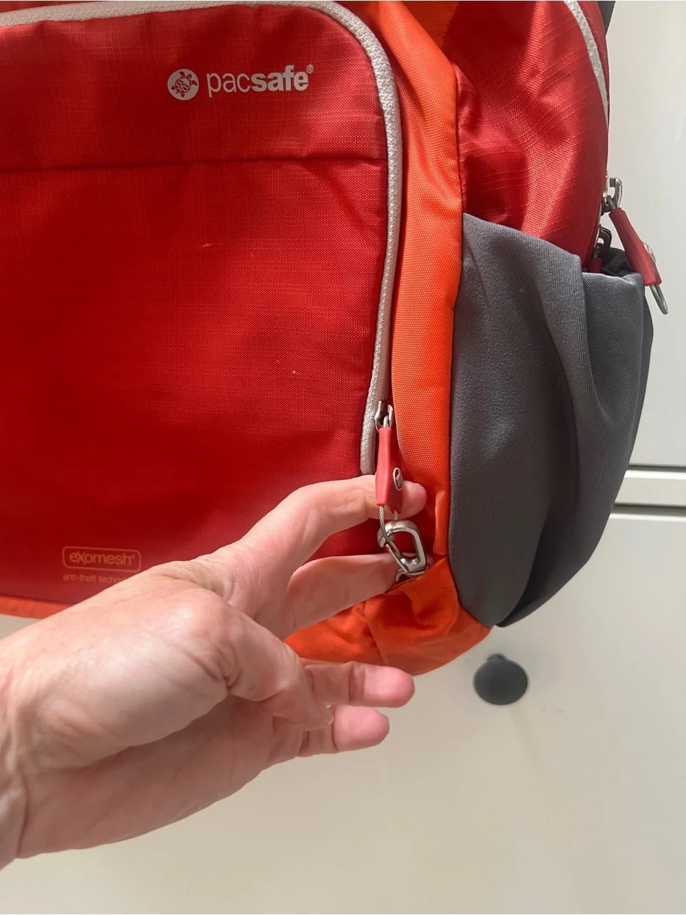 Pacsafe compact sling